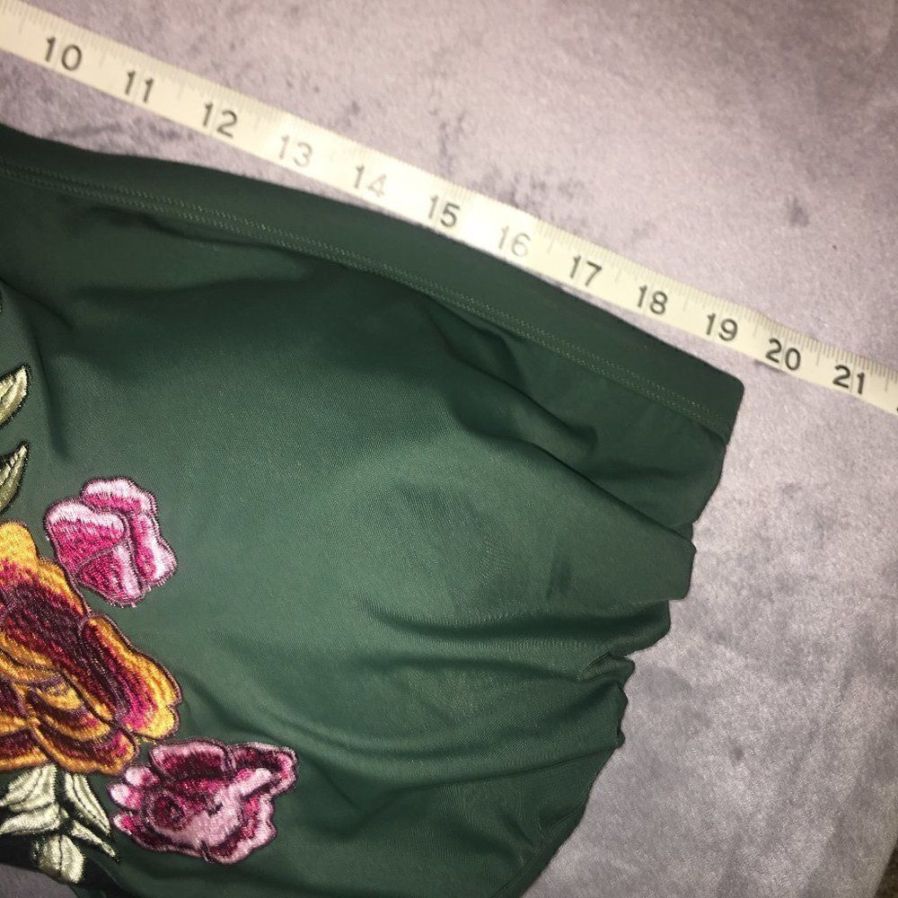 Boutique + Plus Green Embroidered mesh floral Bikini Top 2X - Picture 8 of 8
